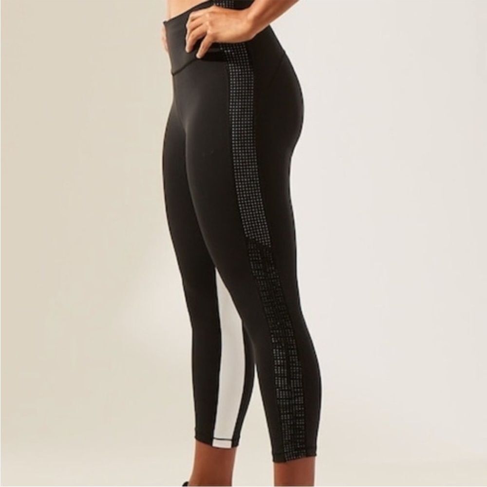 EUC ATHLETA HIT IT MESH CAPRI SIZE SMALL